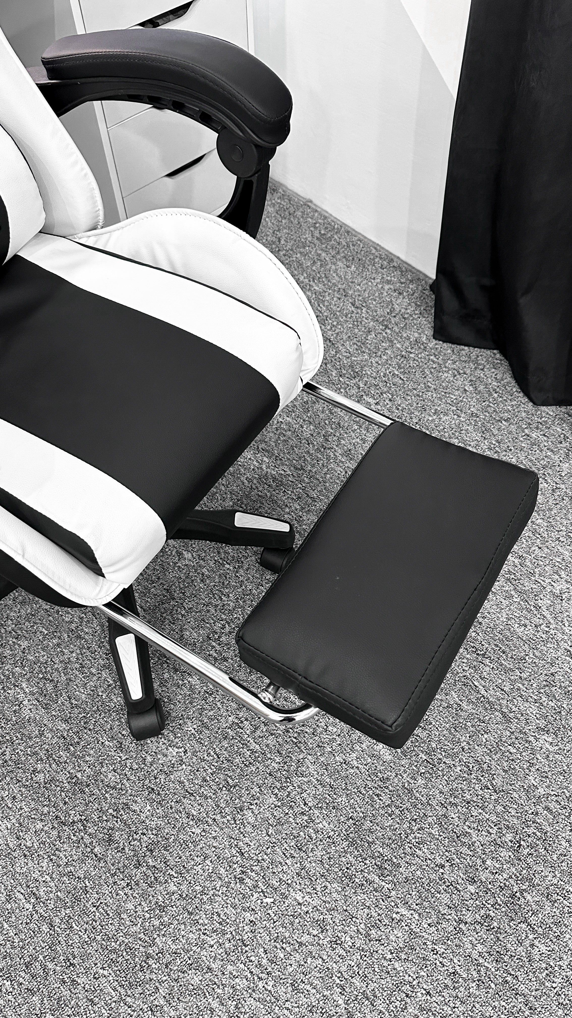 Deadskull Gaming Chair with Footrest